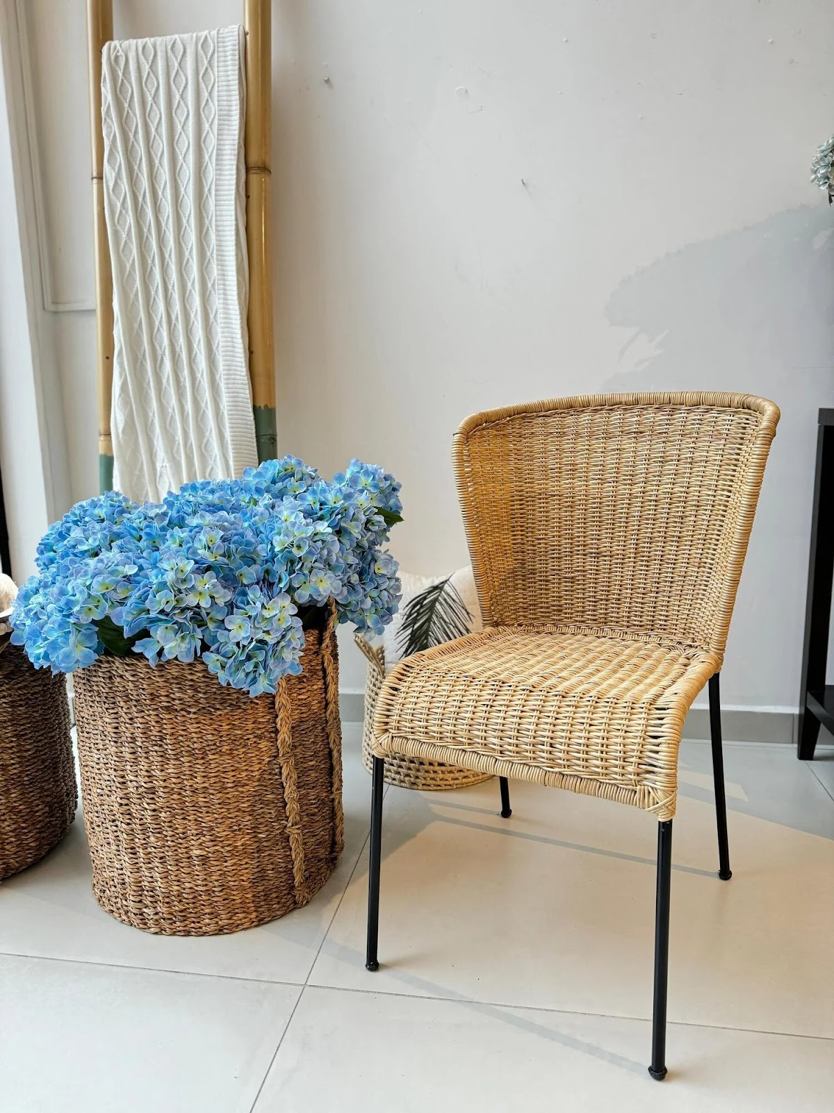 Saiba Como Dar um Toque Rústico à sua Sala com Cadeiras de Bambu